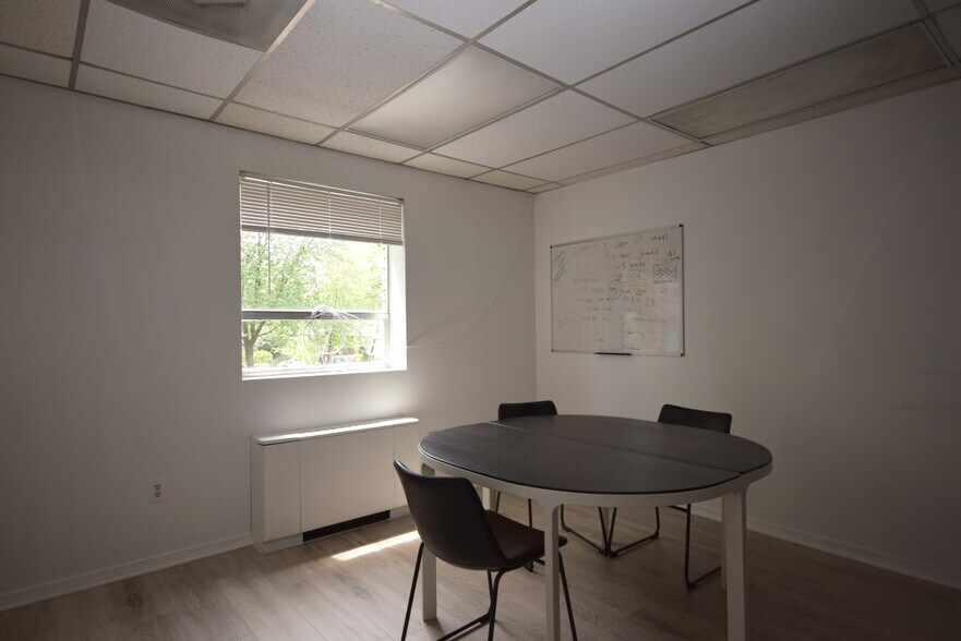 More Photos Of 417 W Broad St, Falls Church Office For Lease