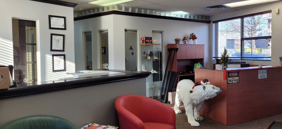 More Photos Of 789 Av George Leclaire, Montréal Office Residential For Sale