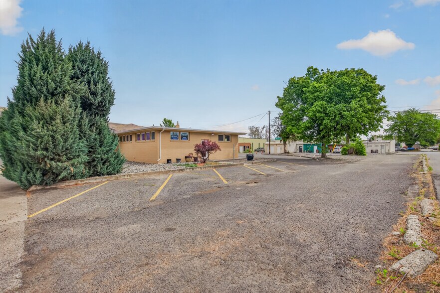 More Photos Of 619 Diagonal St, Clarkston Medical For Sale