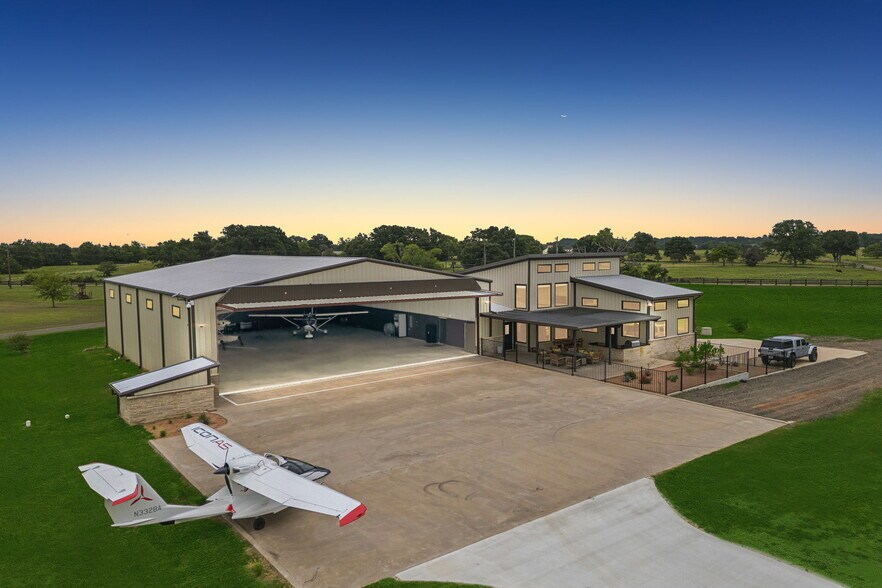 More Photos Of 863 VZ County Road 1508, Van Airplane Hangar For Sale