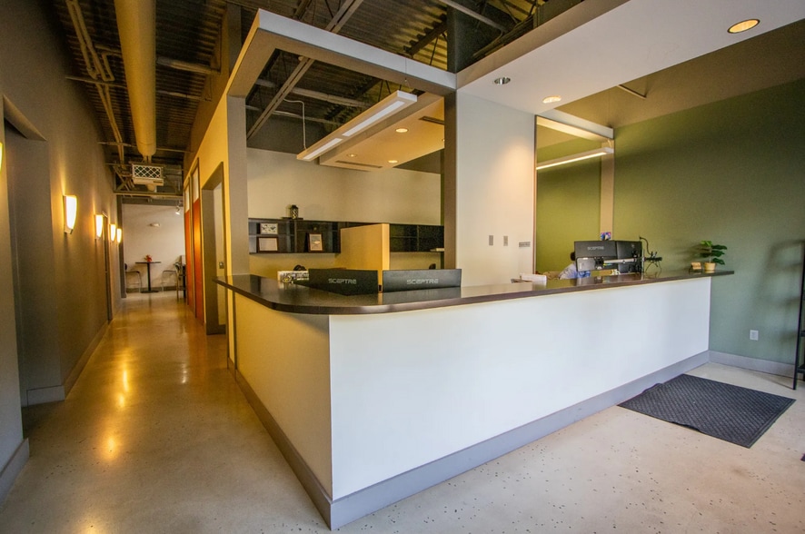 More Photos Of 104 Vantage Point Dr, West Columbia Showroom For Lease