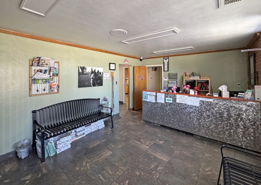 More Photos Of 8914 Menaul Blvd NE, Albuquerque Veterinarian Kennel For Sale