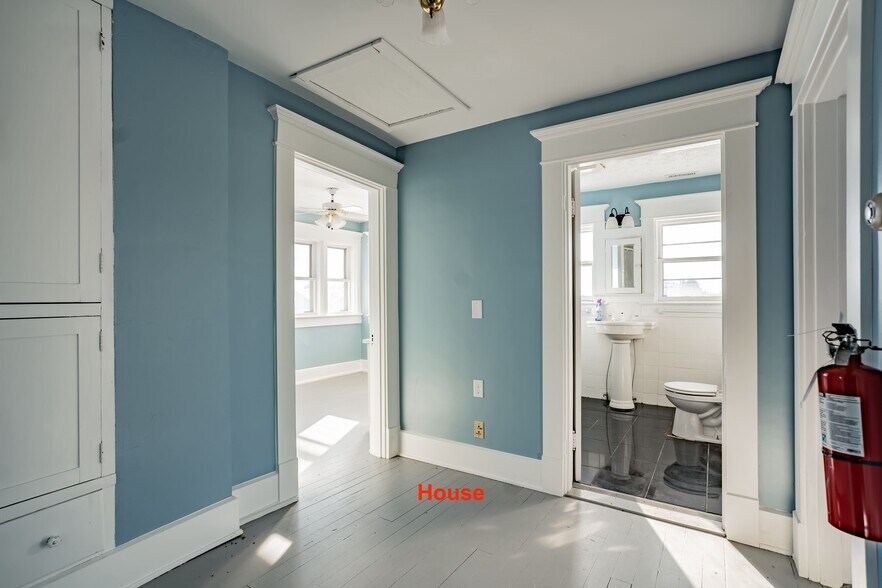 More Photos Of 8758 IN-9, Pendleton Light Manufacturing For Sale