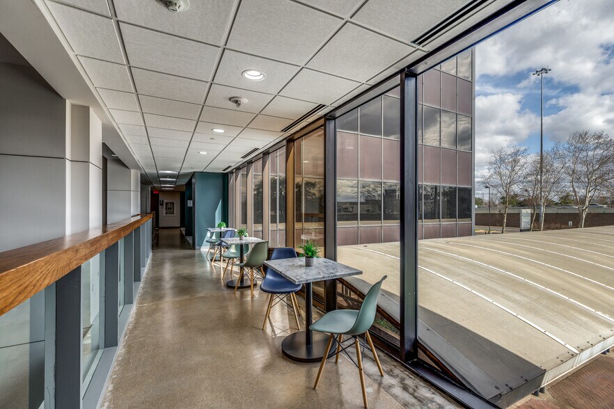 More Photos Of 7324 Southwest Fwy, Houston Coworking Space
