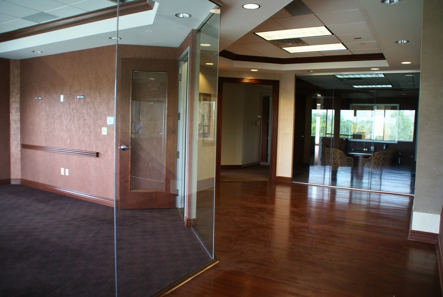 More Photos Of 7914 N Shadeland Ave, Indianapolis Medical For Lease