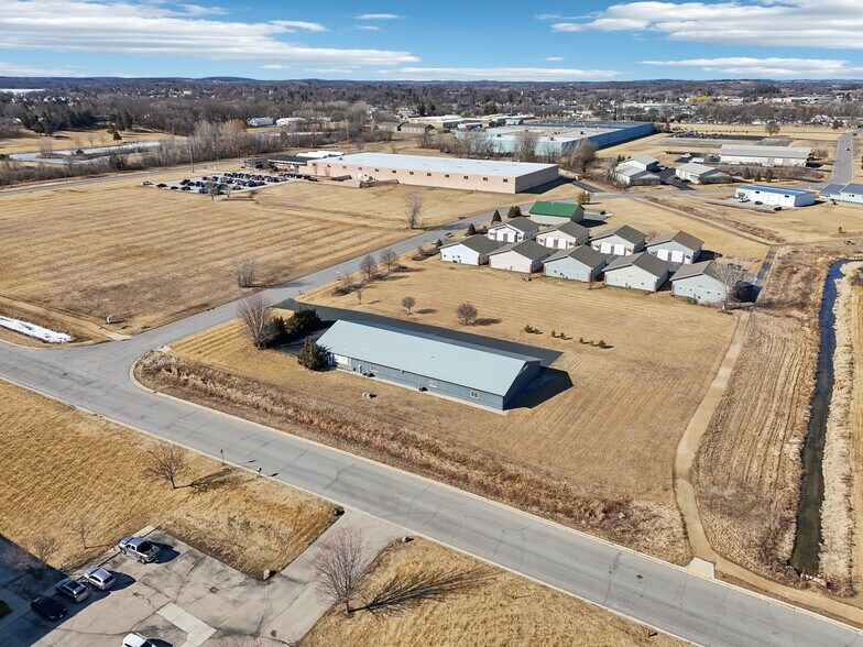 More Photos Of 680 Enterprise Dr, Lake Mills Freestanding For Lease