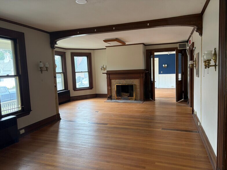 More Photos Of 144 S Main St, Wallingford Office For Sale