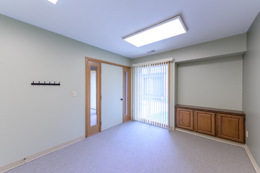More Photos Of 1250 Executive Pl, Geneva Office For Lease