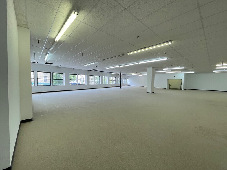 More Photos Of 40-48 W Burnside Ave, Bronx Storefront Retail Office For Lease
