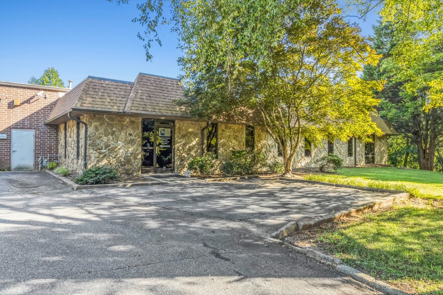 More Photos Of 461 19th St SE, Hickory Warehouse For Sale