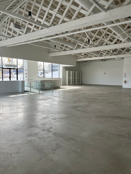 More Photos Of 120-140 Glen Cove Rd, Carle Place Freestanding For Lease