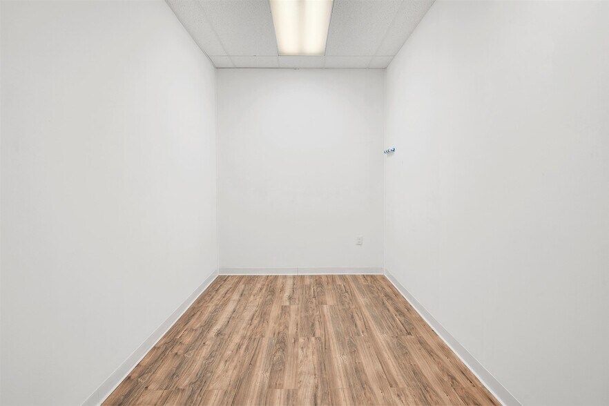 More Photos Of 680 Route 33 E, East Windsor General Retail For Lease