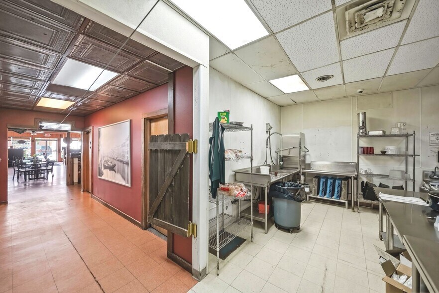 More Photos Of 715 1st Corso, Nebraska City Restaurant For Sale