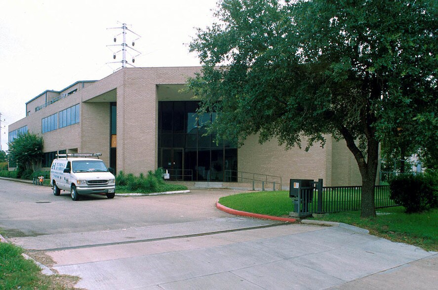 More Photos Of 8181 N Stadium Dr, Houston Medical For Lease