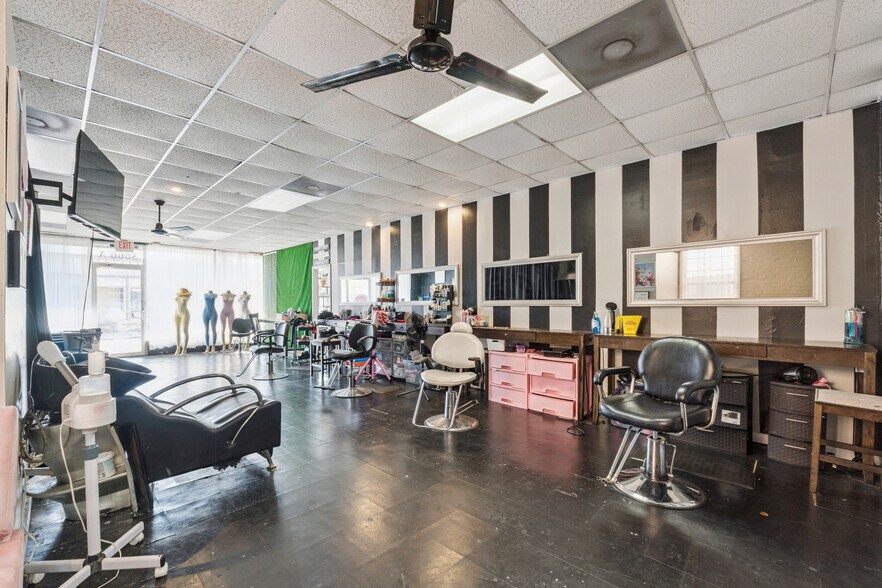 More Photos Of 5866 Love St, Austell Storefront For Sale