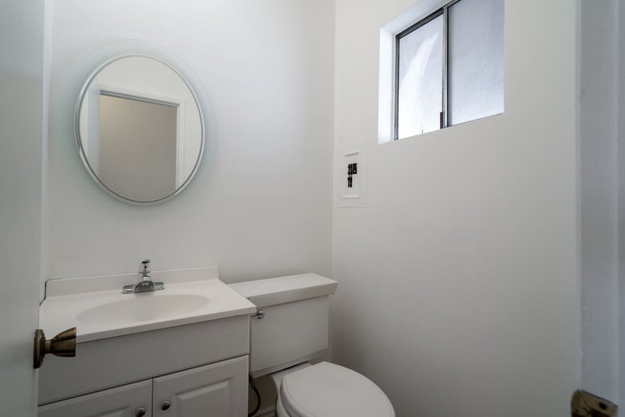 More Photos Of 320 Kentucky St, Bakersfield Manufacturing For Sale