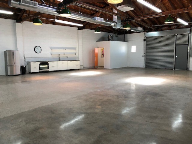 More Photos Of 6819 West Blvd, Inglewood Warehouse For Lease