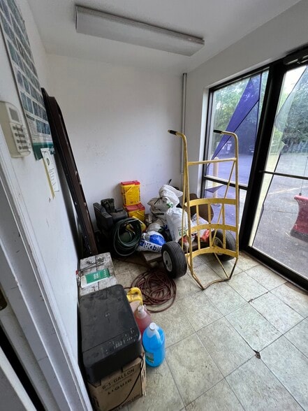 More Photos Of 9208 Venture Ct, Manassas Park Warehouse For Sale