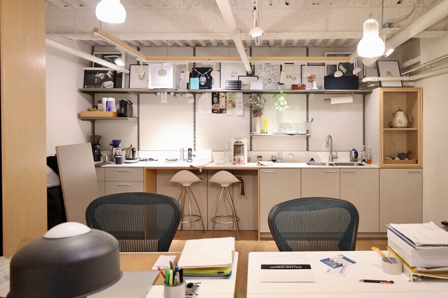 More Photos Of 332-342 8th Av W, Vancouver Office For Sale