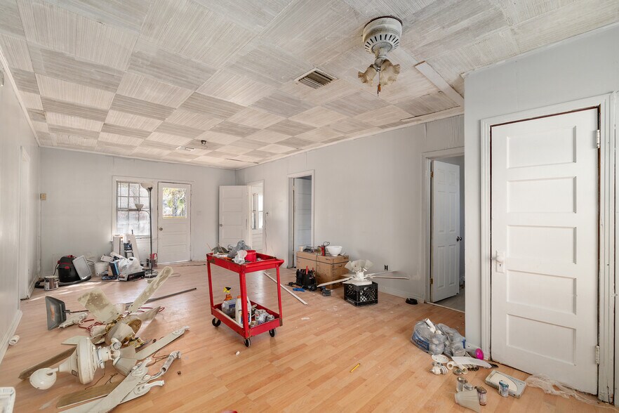 More Photos Of 1007 25th St, Ocala General Retail For Sale