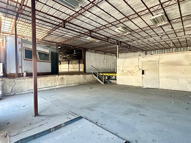More Photos Of 2435-2453 E 25TH St, Vernon Manufacturing For Lease
