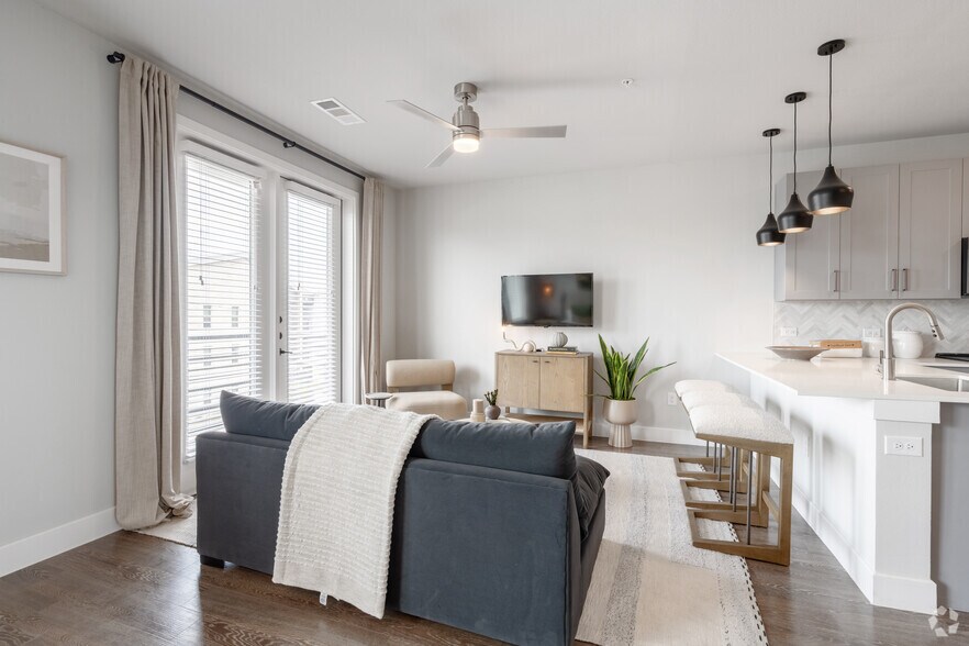 More Photos Of 5100 Bolm Rd, Austin Apartments For Lease