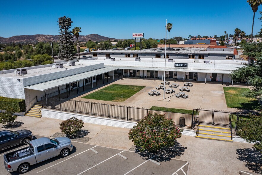 Primary Photo Of 1170 W Ramsey St, Banning Freestanding For Lease