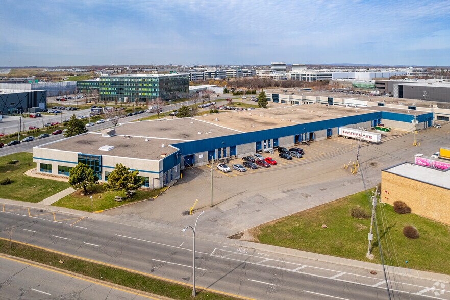 More Photos Of 4575 Boul Poirier, Montréal Warehouse For Lease