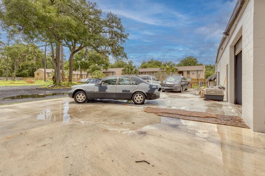 More Photos Of 5953 Roosevelt Blvd, Jacksonville Storefront Retail Office For Lease