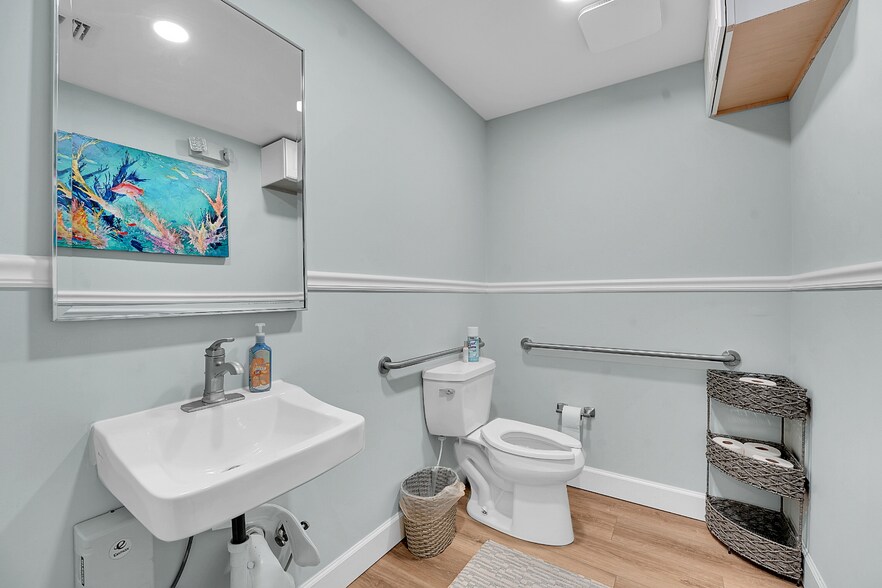 More Photos Of 101 SE Martin Luther King Jr Blvd, Stuart Office For Sale