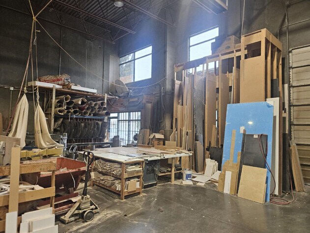 More Photos Of 1530 Kingsway Ave, Port Coquitlam Warehouse For Sale