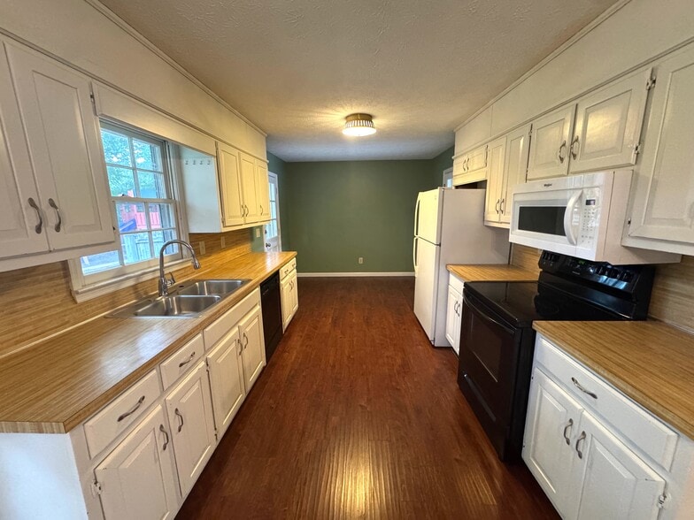 More Photos Of 2662 Thompson Mill Rd, Buford Religious Facility For Sale