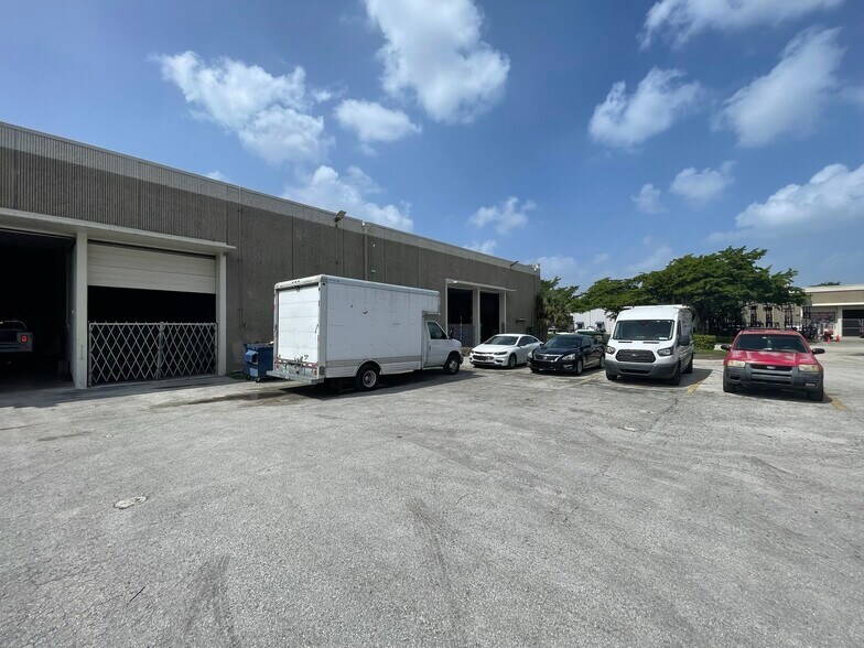 More Photos Of 5512 NW 161st St, Miami Lakes Warehouse For Lease