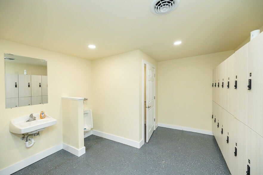 More Photos Of 115 N Main St, Lindsborg General Retail For Sale