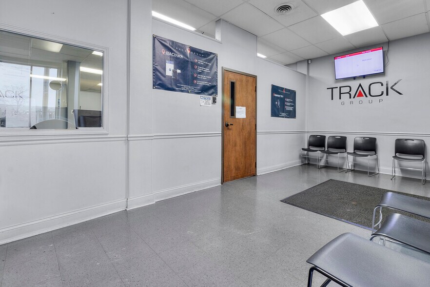 More Photos Of 12-18 N Delaware St, Indianapolis Office For Sale