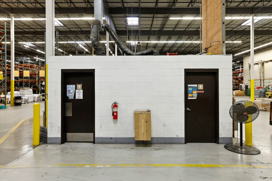 More Photos Of 2500 NE Kennedy St, Minneapolis Warehouse For Sale