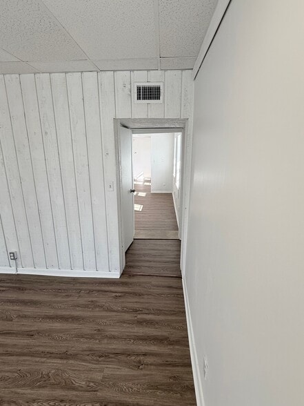 More Photos Of 108 E Main St, Plainfield General Retail For Lease