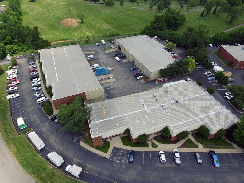 More Photos Of 820 Fesslers Pky, Nashville Light Distribution For Lease