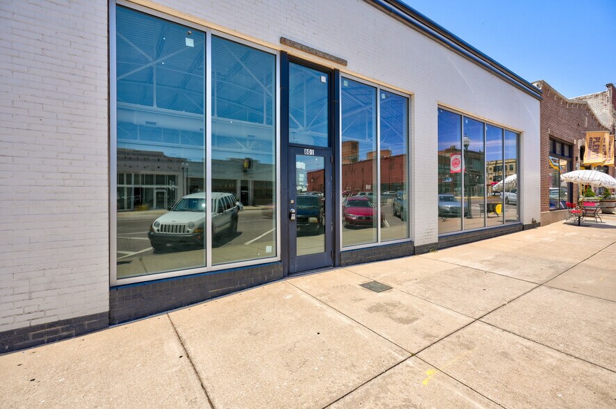 More Photos Of 801 N Broadway Ave, Oklahoma City Storefront Retail Office For Lease
