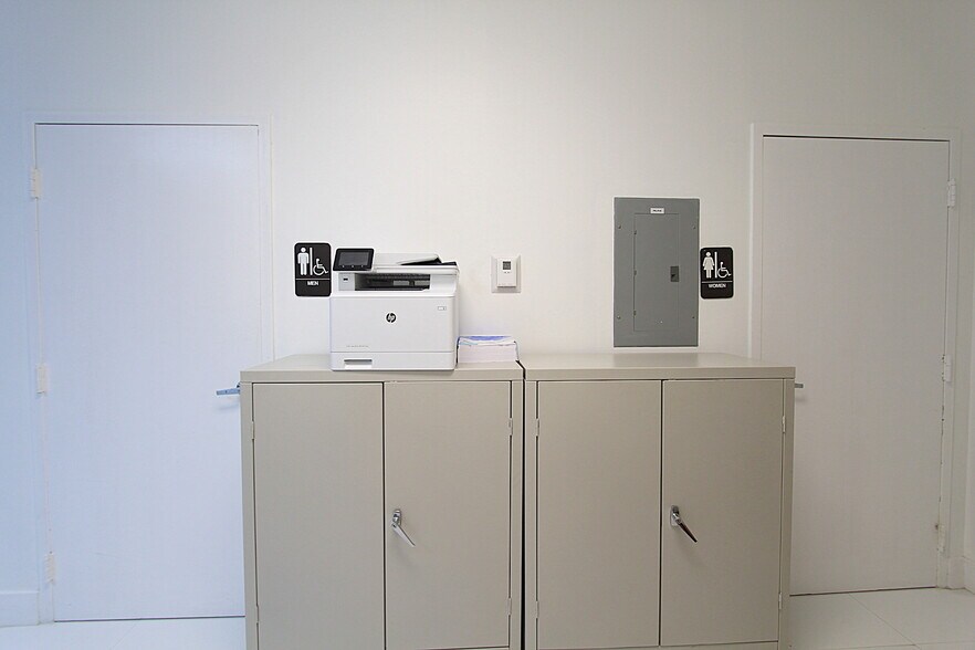 More Photos Of 2520 NW 97th Ave, Doral Showroom For Lease