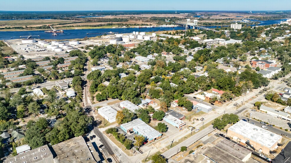 More Photos Of 1316 S 5th Ave, Wilmington Service For Sale