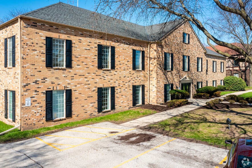 More Photos Of 5205 N Ironwood Ln, Milwaukee Unknown For Lease