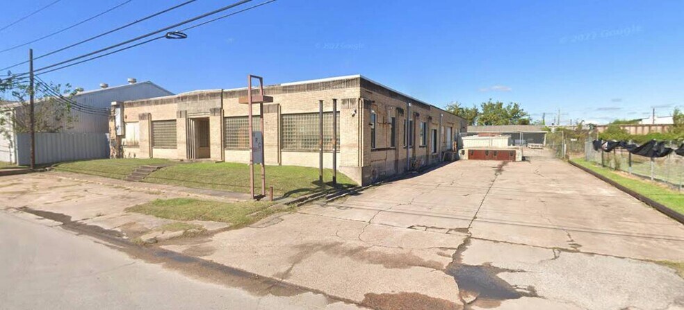 More Photos Of 5611 Clinton Dr, Houston Warehouse For Lease