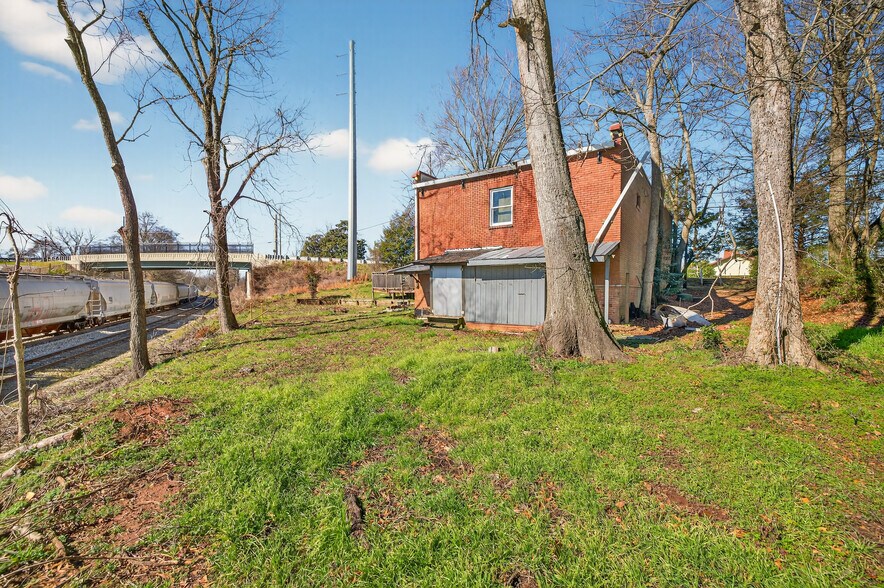 More Photos Of 304 S Cherokee Rd, Social Circle Flex For Sale