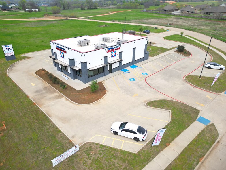 More Photos Of 804 W Main St, Hallsville Freestanding For Lease