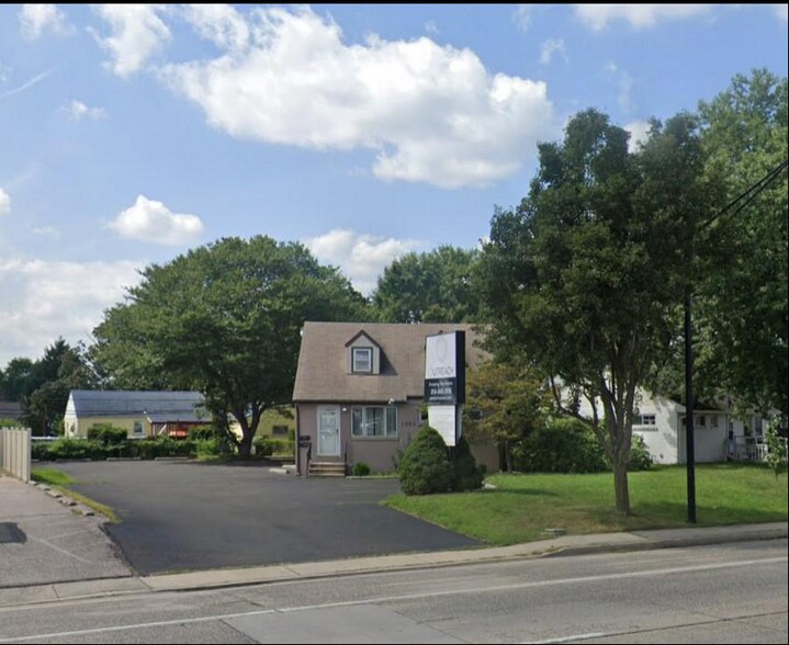 Primary Photo Of 1303 Veterans Hwy, Bristol Office For Sale