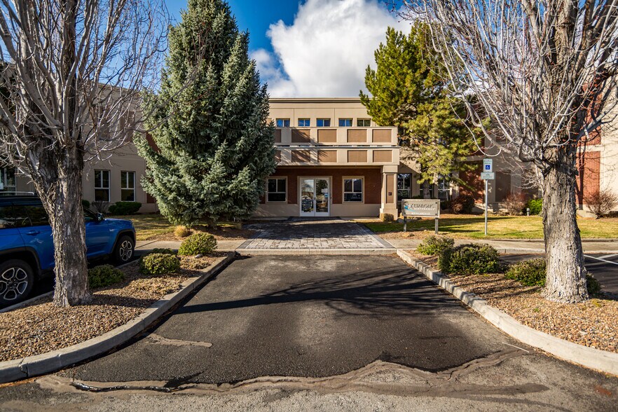 More Photos Of 601 N Larch St, Sisters Research And Development For Sale
