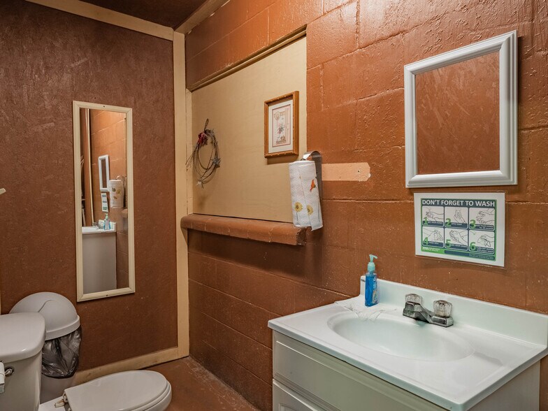 More Photos Of 424 N Texas St, De Leon Restaurant For Sale