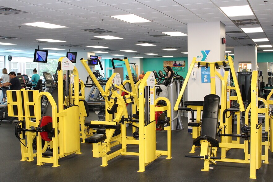 More Photos Of 1500 Main St, Springfield Medical For Lease