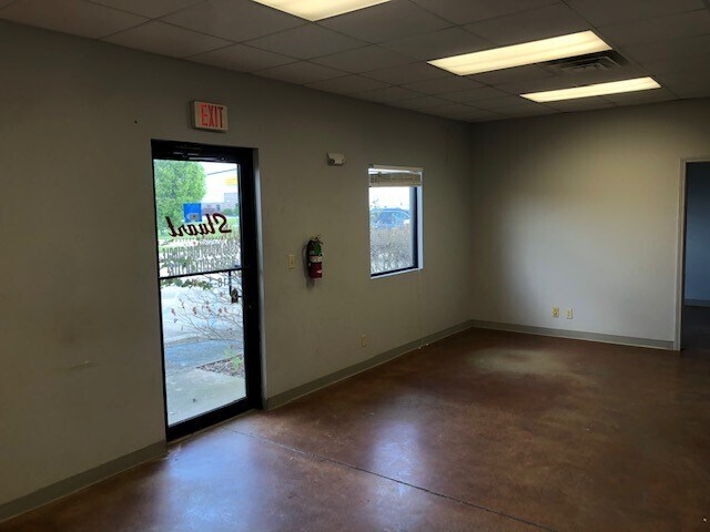 More Photos Of 3900 Industrial Cir, Bossier City Warehouse For Lease